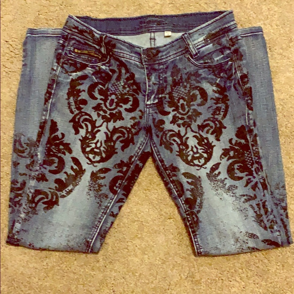 💙🖤Bebe Stenciled Jegging